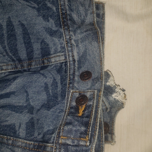AMERICAN EAGLE OVERSIZED DENIM JACKET WITH LEAF PRINT - Picture 4 of 5